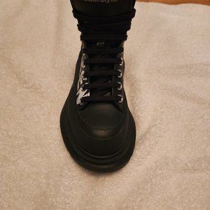 Alexander McQueen tread slick boots in black